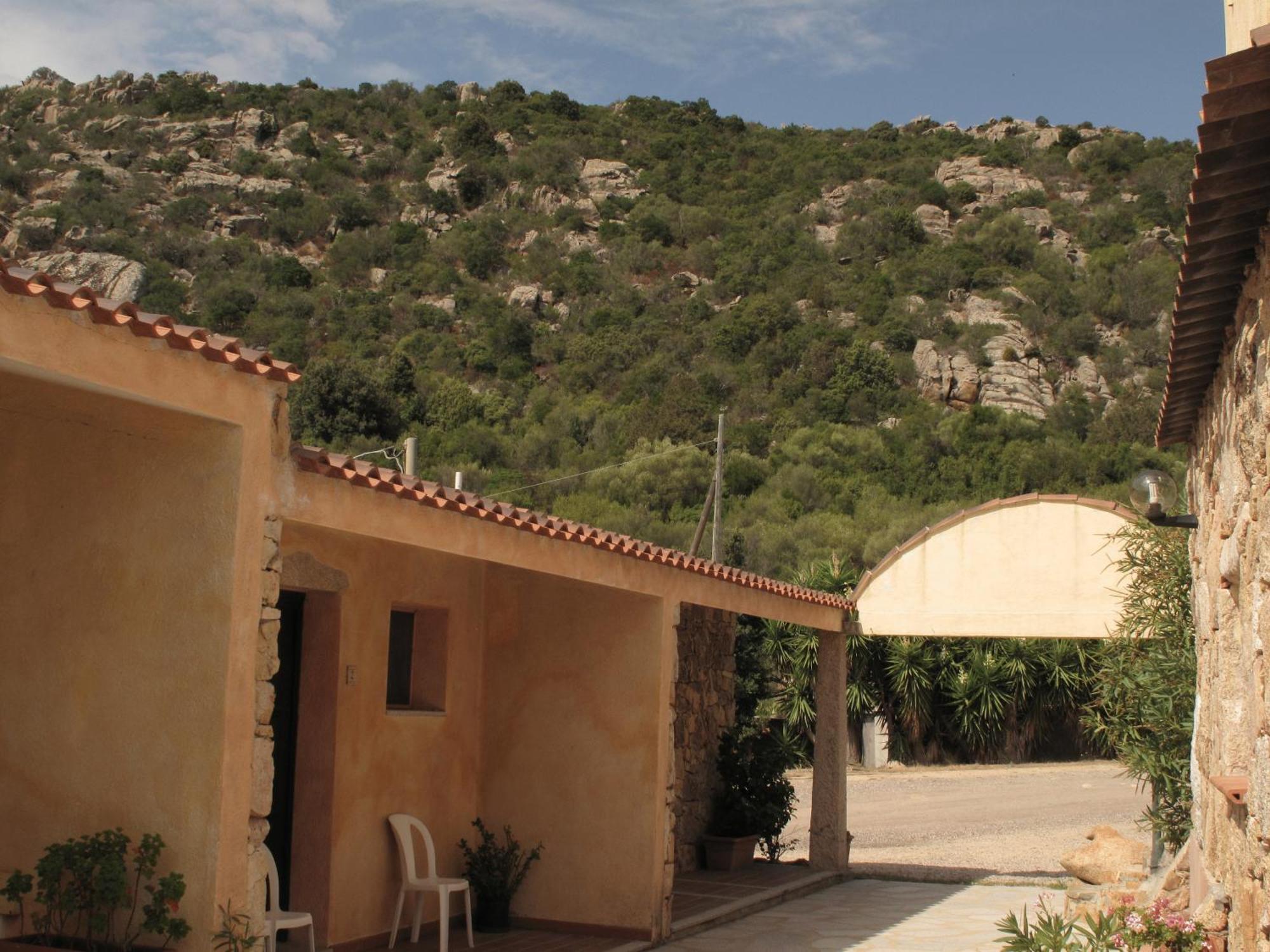 Hotel Turismo Rurale Montitundu Portisco Exteriör bild