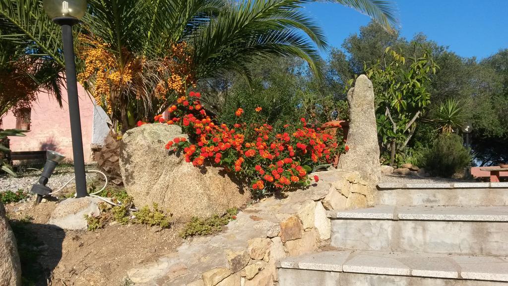 Hotel Turismo Rurale Montitundu Portisco Exteriör bild